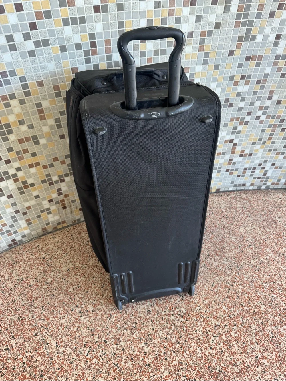 TUMI Alpha Large Split 2-Wheeled Duffel bag Rolling Suitcase Check-On